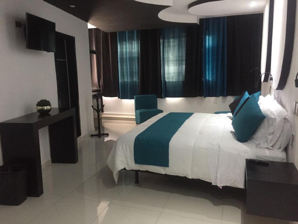 Hotel Dluxe 산 후안 데 로스 라고스 외부 사진