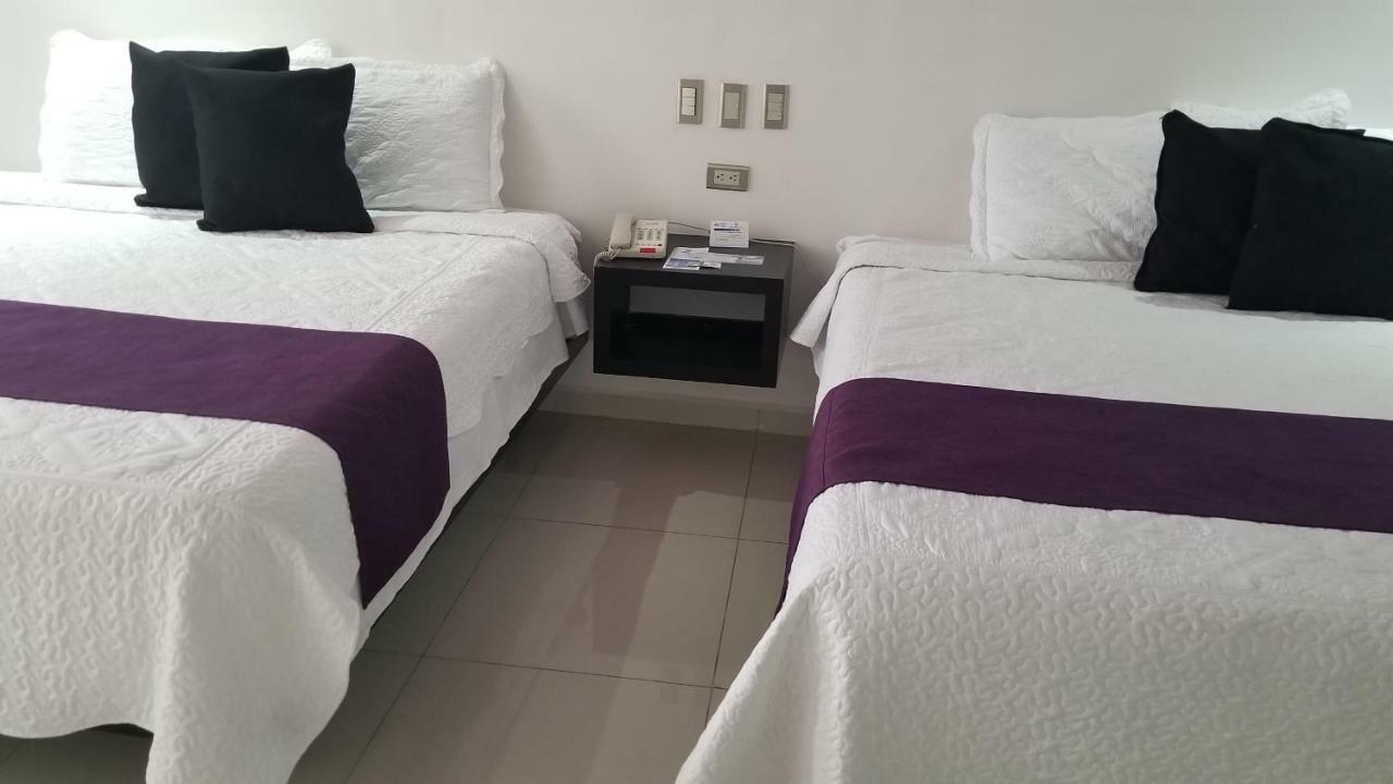 Hotel Dluxe 산 후안 데 로스 라고스 외부 사진